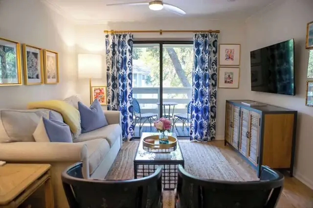 Living room at Fiddler’s Cove 14K
